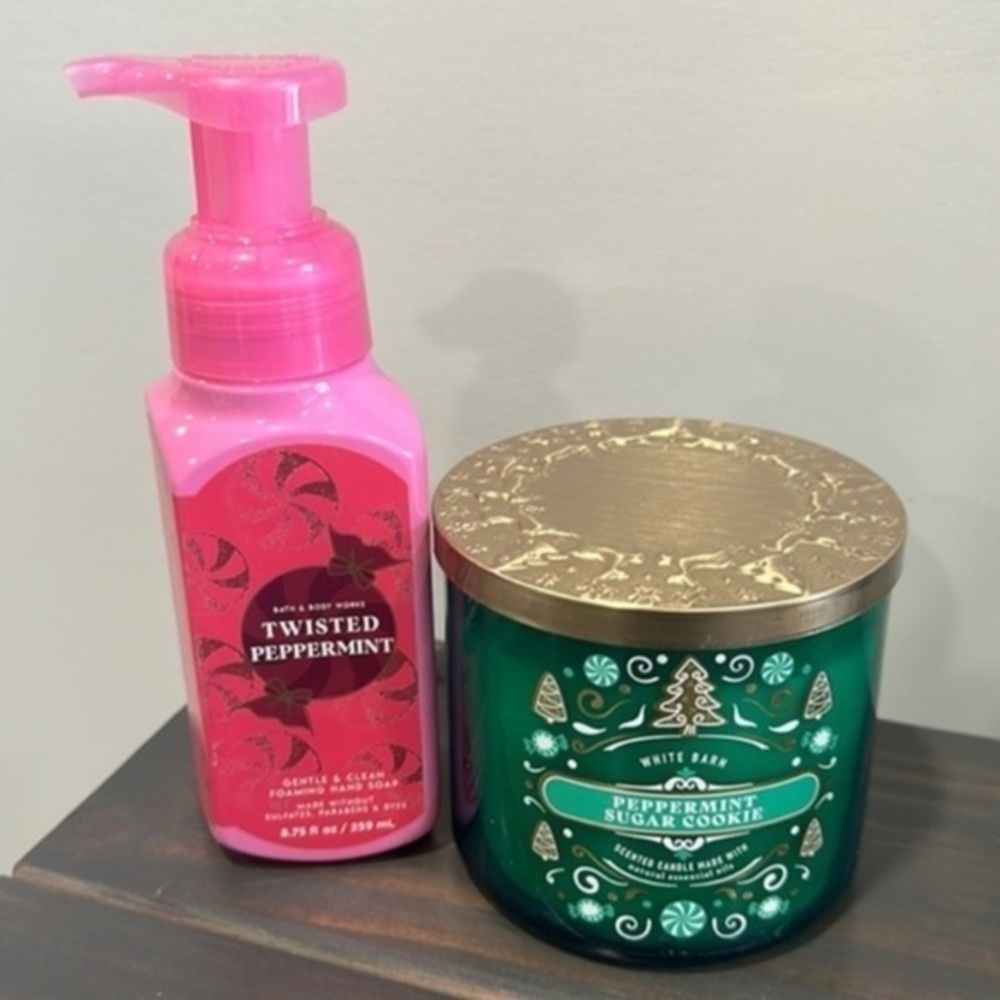 Bath & Body Works Candle & Foam Soap Set Twisted Peppermint Sugar Cookie